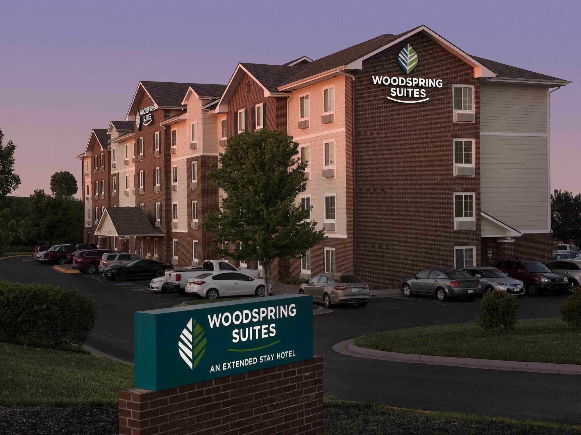 Woodspring Suites Kansas City 雷内克萨 外观 照片